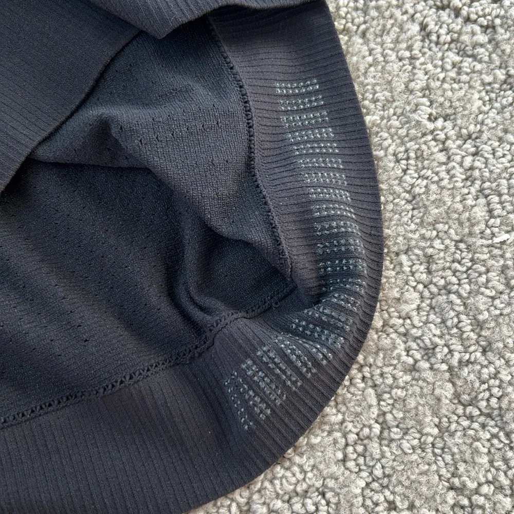 Athleta In Motion Seamless Top Workout Athletic Active Gym Tee Black SZ XS NWT - Picture 14 of 14